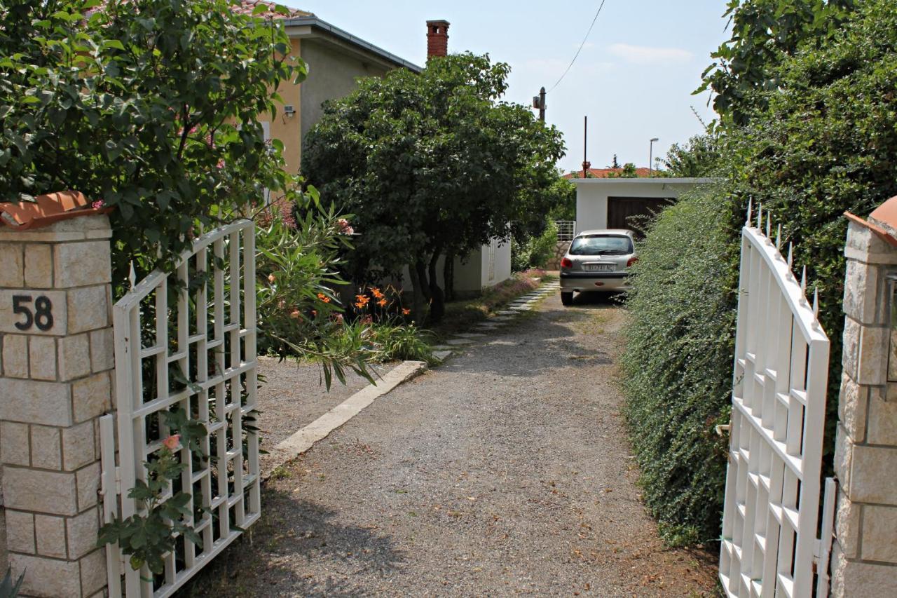 Apartments By The Sea Novi Vinodolski - 5558 Exterior foto